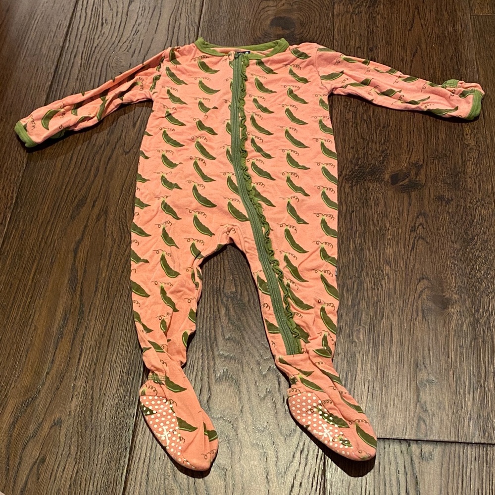 Kickee Pea Pod One-Piece Footed Pajamas